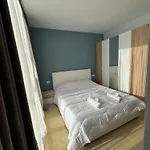 Seainthemiddle Apartment