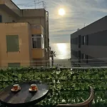 Seainthemiddle Apartment
