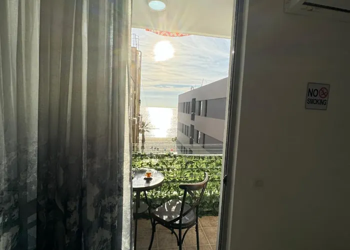Seainthemiddle Apartment